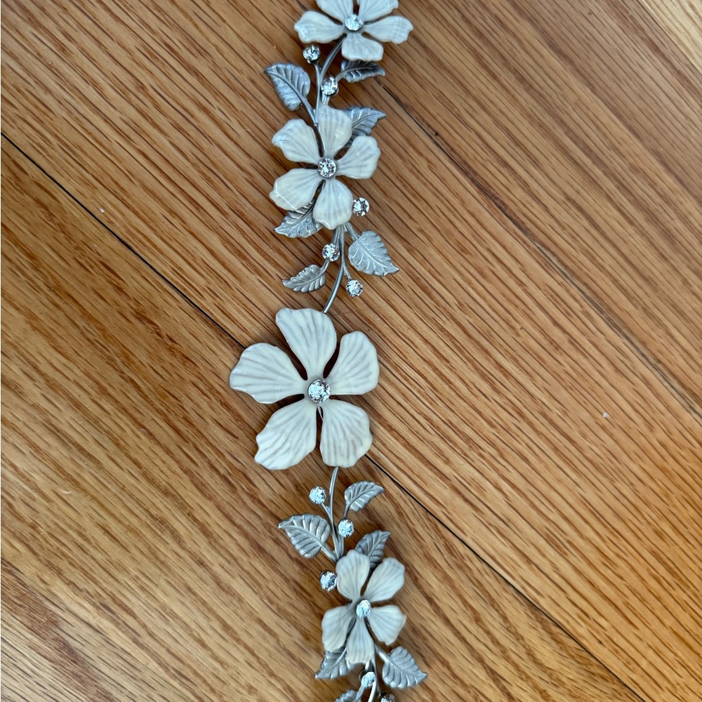 Elegant Floral Silver Headband - Picture 2 of 4